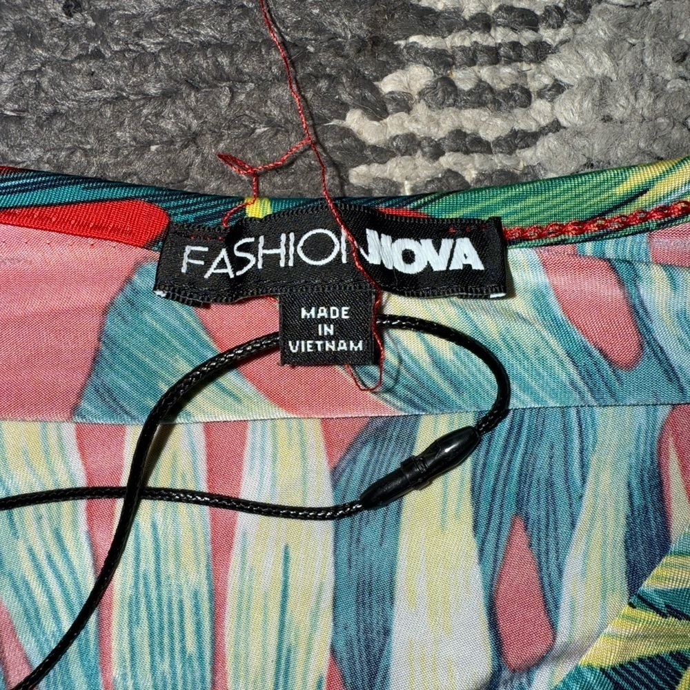 ⚠️CLEARANCE Fashion Nova Multicolor Tropical Print Romper - Picture 3 of 3